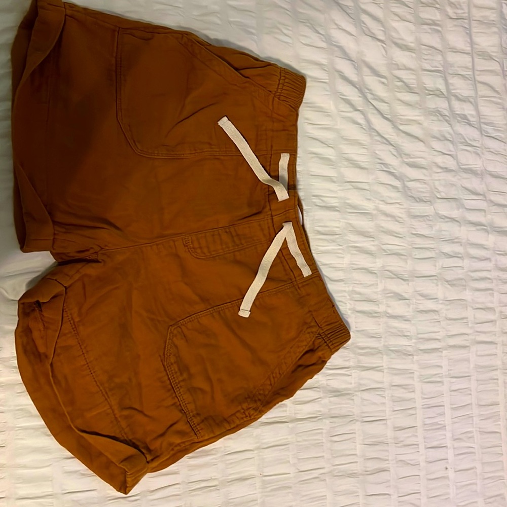 Old navy burnt orange shorts